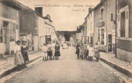 Ouzouer Sur Trézée * La Grande Route * Villageois - Autres & Non Classés