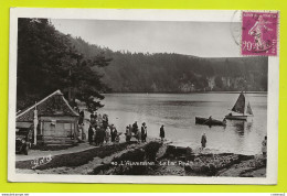 63 Besse Et Saint Anastaise Le Lac PAVIN N°40 Belle Auto Ancienne Voilier Touristes - Besse Et Saint Anastaise