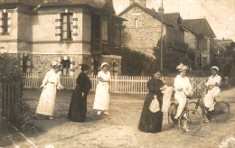 CARTE PHOTO FEMME EN VELO A IDENTIDIER - Photographie