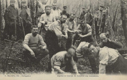 CPA56-LES PRISONNIERS ALLEMANDS En Forêt- Après La Barbe La Toilette Au Ruisseau - Guer Coetquidan