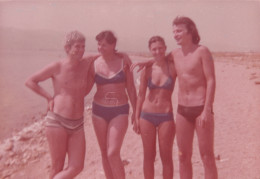 Color Photo ( 12.5cm/9cm ) - Anonymous Persons On The Beach - Anonieme Personen