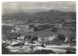 64  Hendaye Plage - Lapointe Sainte Anne  Et Les Rochers  Des Deux Jumeaux Au Fond La Rhune Agauche La Plage De Loya - Hendaye