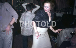 1980s WOMAN FEMME DANCE DANCING 35mm DIAPOSITIVE SLIDE Not PHOTO FOTO NB4041 - Diapositives (slides)
