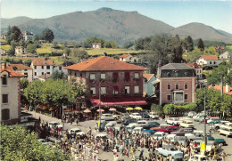 ST JEAN PIED D EPORT La Grande Place Et Le Central Hotel 15(scan Recto-verso) MA1906 - Saint Jean Pied De Port