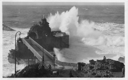 BIARRITZ  Le Rocher De La Vierge Par Gros Temps  15   (scan Recto-verso) MA1900Bis - Biarritz