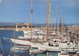 ANTIBES Le Port Et Le Fort Carre 3(scan Recto-verso) MA1970 - Antibes - Les Remparts