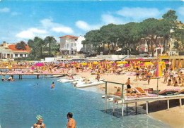 JUAN LES PINS Les Plages De La Pinede Au Fond Le Casino Municipal 17(scan Recto-verso) MA1970 - Juan-les-Pins