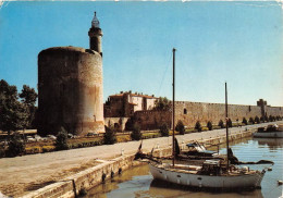 AIGUES MORTES La Ville De Saint Louis La Tour De Constance Et Le Port De Plaisance 19(scan Recto-verso) MA1981 - Aigues-Mortes