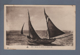 CPA - Transports - Bateaux - Barque De Pêche En Pleine Mer - Circulée En 1933 - Fishing Boats