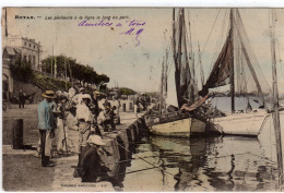 Royan Les Pecheurs à La Ligne Le Long Du Port - Royan