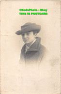 R406952 Man. Hat. Old Photography. Postcard. The Ideal Studios - World