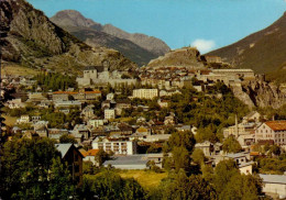 BRIANCON      ( HAUTES ALPES )   VUE D ' ENSEMBLE. AU FOND , LE CHABERTON - Briancon