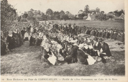 Noce Bretonne Au Pays De CORNOUAILLES  -  Festin De 1800 Personnes, Un Coin De La Noce - Matrimonios