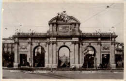 Madrid - Puerta De Alcala - Madrid