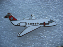 Pin's Avion Suisse De La REGA, Avion Médical - Vliegtuigen