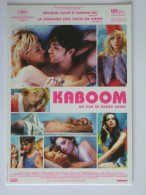 KABOOM - Film De Gregg Araki , Homme / Femme , Sélection Festival Cannes 2010 , Deauville 2010 - Carte Publicitaire - Altri & Non Classificati