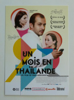 CINEMA / FILM UN MOIS EN THAILANDE De Paul NEGOESCU - Festival Venise - Avion - Homme Avec Portable -carte Publicitaire - Affiches Sur Carte