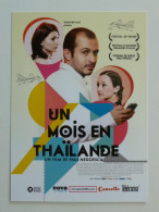 CINEMA / FILM UN MOIS EN THAILANDE De Paul NEGOESCU - Festival Venise - Avion - Homme Avec Portable -carte Publicitaire - Plakate Auf Karten