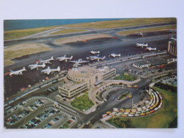 AEROPORT / AVION - GUARDIA AIRPORT NEW YORK - Vue Des Bâtiments, Pistes, Avions Au Sol - Parking Avec Voitures - 1946-....: Ere Moderne