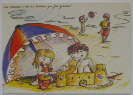 ENFANTS Jouant Sur La Plage / Chateau De Sable - Jeu Ballon - Dessin Illustrateur - Carte Publicitaire Secours Populaire - Grupo De Niños Y Familias