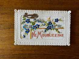 CPA Fantaisie Brodée Ancienne * Ne M'oubliez Pas ! Bonne Fête * Fleurs Flowers - Embroidered