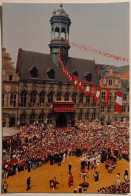 MONS (Belgique) - Fete Devant Hotel De Ville / Animation - Photo Barré Avec Verso Carte Postale - Mons