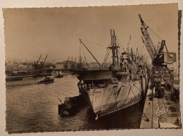 ROUEN (76 Seine Maritime) - Bateau G. GOODHUE En Gros Plan - Les Quais / Port - Ville En Arrière Plan - Rouen