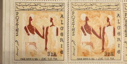 Variété, Algerie, Peintures Rupestres YT417 Partie Du Centre Décalée Vers La Droite MNH - Argelia (1962-...)