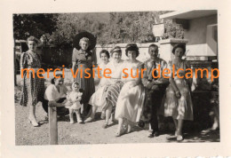 38-LE SAPPEY - LOT De 2 Photos Groupe Famille 1956 - Lieux