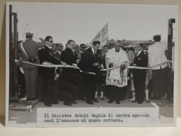 Foto PINETO SCERNE (Teramo)  Inaugurazione Centro Italiano Mobili, Mostre, Posa Prima Pietra Albergo, 7 Ottobre 1967. - Europe