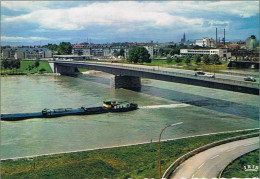 CPM..67..STRASBOURG..LE PONT DE L'EUROPE SUR LE RHIN..PENICHE.. - Strasbourg