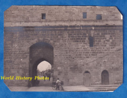 Photo Ancienne Snapshot - AIGUES MORTES - Porte Ancienne De La Ville Médiévale - 1949 - Remparts Fort Gard Camargue - Places
