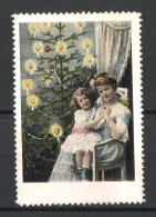 Reklamemarke Mutter Und Tochter Vor Einem Beleuchteten Weihnachtsbaum Sitzend  - Cinderellas