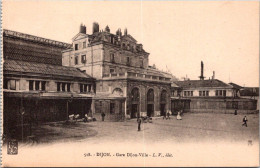 19-4-2024 (2 Z 26) B/w - FRANCE - Dijon - La Gare - Estaciones Sin Trenes