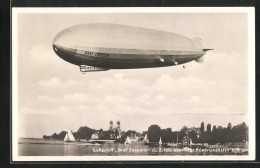 AK Friedrichshafen A. B., Zeppelin über Dem Ort  - Luchtschepen