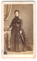 Photo C. Lebert, Paris, Rue De Sevres 21, Portrait De ältere Dame Im Kleid Avec Schleife Et Haube  - Personas Anónimos