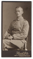 Fotografie Heinrich Fritz, Greiz, Weststr. 6, Portrait Soldat In Feldgrau Uniform Mit Bajonett  - Anonymous Persons
