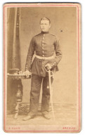 Fotografie E. Hahn, Breslau, Junger Soldat In Uniform Mit Säbel Posiert Im Atelier  - War, Military