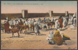 CPA    De   FEZ   Maroc   Les Remparts Un Jour De Marché   Le 25 8 1926  Animée - Fez (Fès)