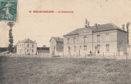 BE23  -  MOULINS ENGILBERT DANS LA NIEVRE  LA GENDARMERIE  PETIT PLI BORD DROIT  CPA  CIRCULEE - Moulin Engilbert