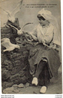 85 LES SABLES D'OLONNE N°11 Jeune Femme La Charmeuse Oiseaux Mouettes Costume Coiffure Sabots En 1916 Folklore - Sables D'Olonne