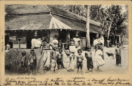 CPA Colombo Ceylon Sri Lanka, Familie, Gruppenbild, Straßenpartie - Sri Lanka (Ceylon)