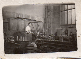 Photographie Photo Vintage Snapshot Métier Travail Work Atelier Usine Ouvrier  - Professions