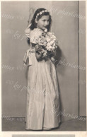 Photo - 9x14 Cm | 1941 | A Girl With Flowers In Her Arms, Her Long Dress And Crown * - Anonyme Personen