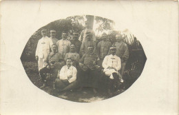 CARTE PHOTO NON IDENTIFIEE GROUPE D'OFFICIERS POSANT - A Identifier