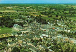 Le Grand Lucé * Vue Aérienne Sur Le Château , La Mairie Et L'église Du Village - Le Grand Luce