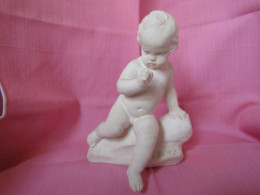 Superbe Statuette D'un Chérubin/enfant Assis - Gesso