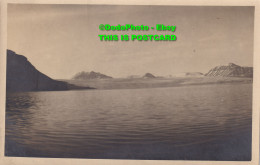 R424170 Mountains. Unknown Lake. Postcard - Wereld