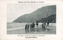 NOUVELLE CALEDONIE - Les Enfants De Weiem Accueillent Le Missionnaire - Animé - Carte Postale Ancienne - Nieuw-Caledonië
