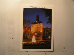 Toulouse - Square Charles De Gaulle - Le Donjon Du Capitole La Nuit - Toulouse